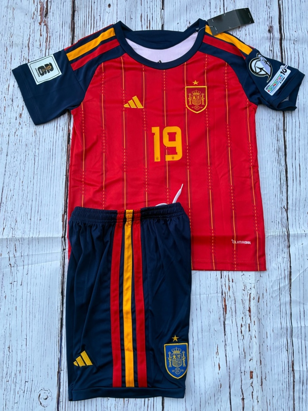 Spain home soccer Lamine Yamal #19 set for kids